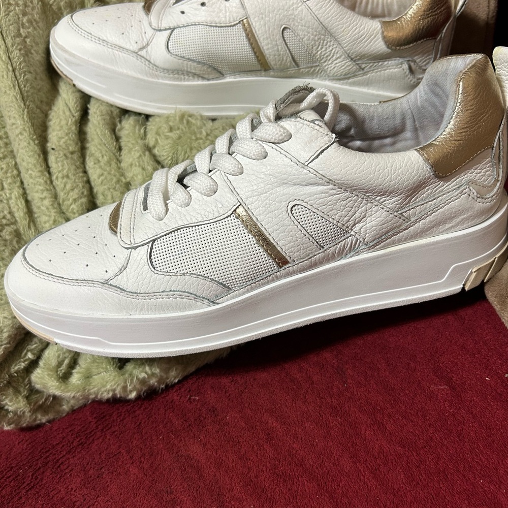 Vince Camuto White and Gold Sneakers Modern Design